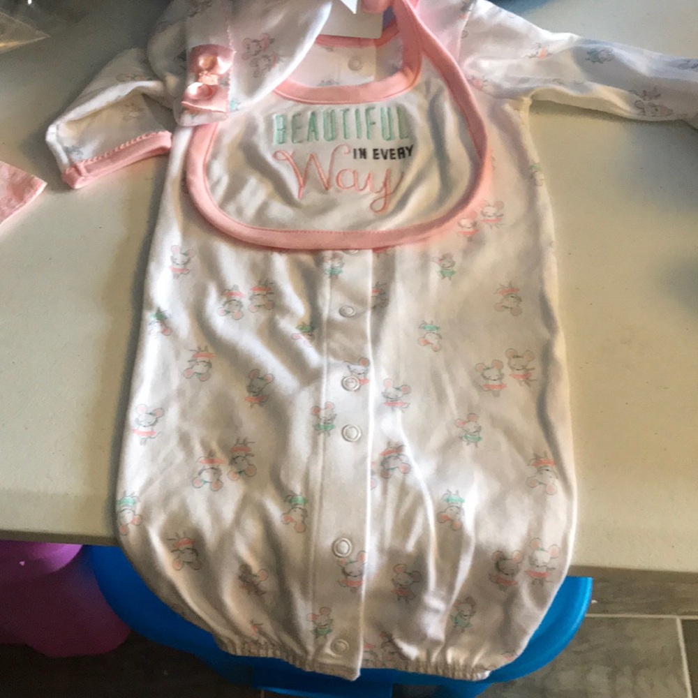 Carters sleep sack with hat and bib